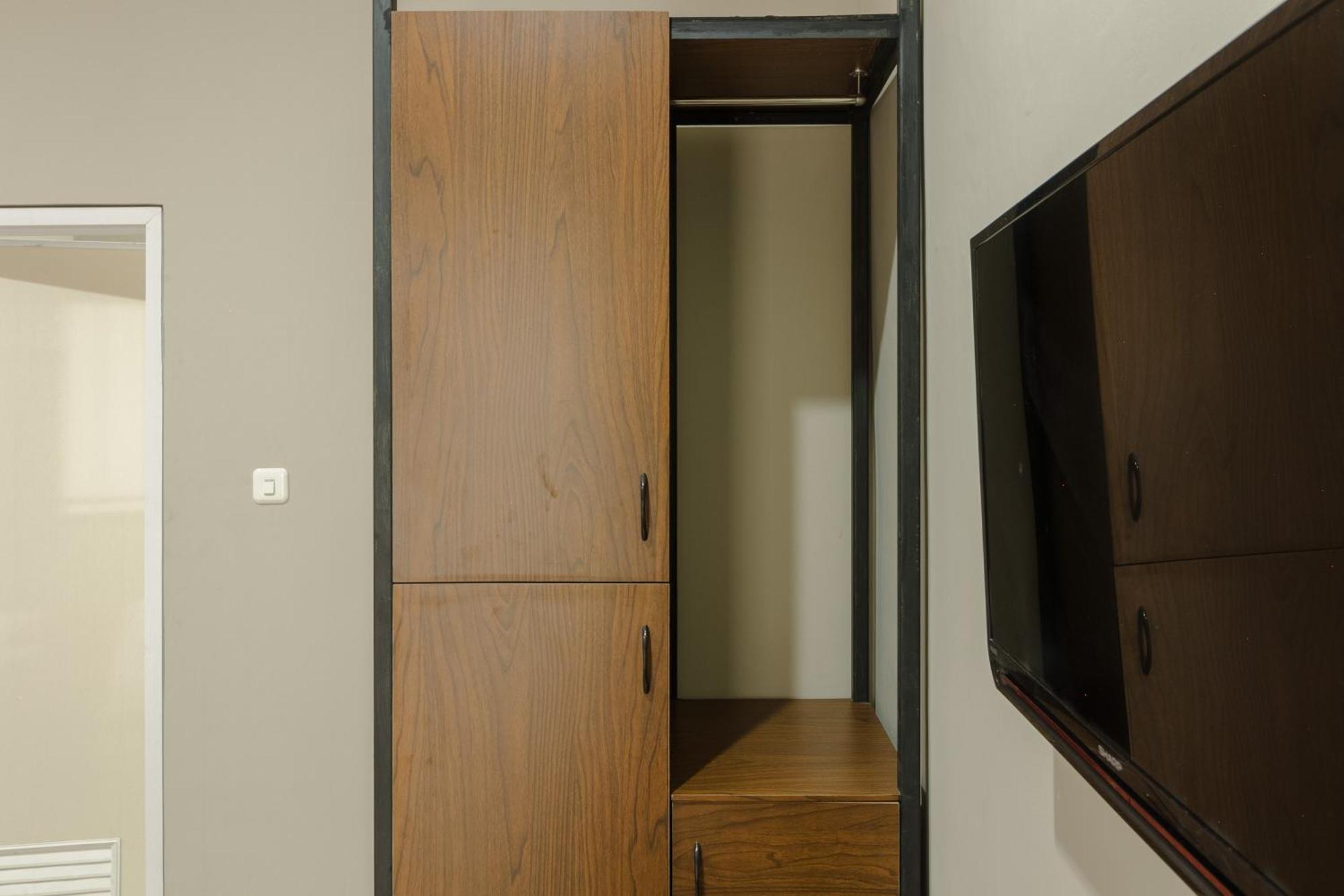 Reddoorz Near Puri Indah Mall Джакарта Екстериор снимка
