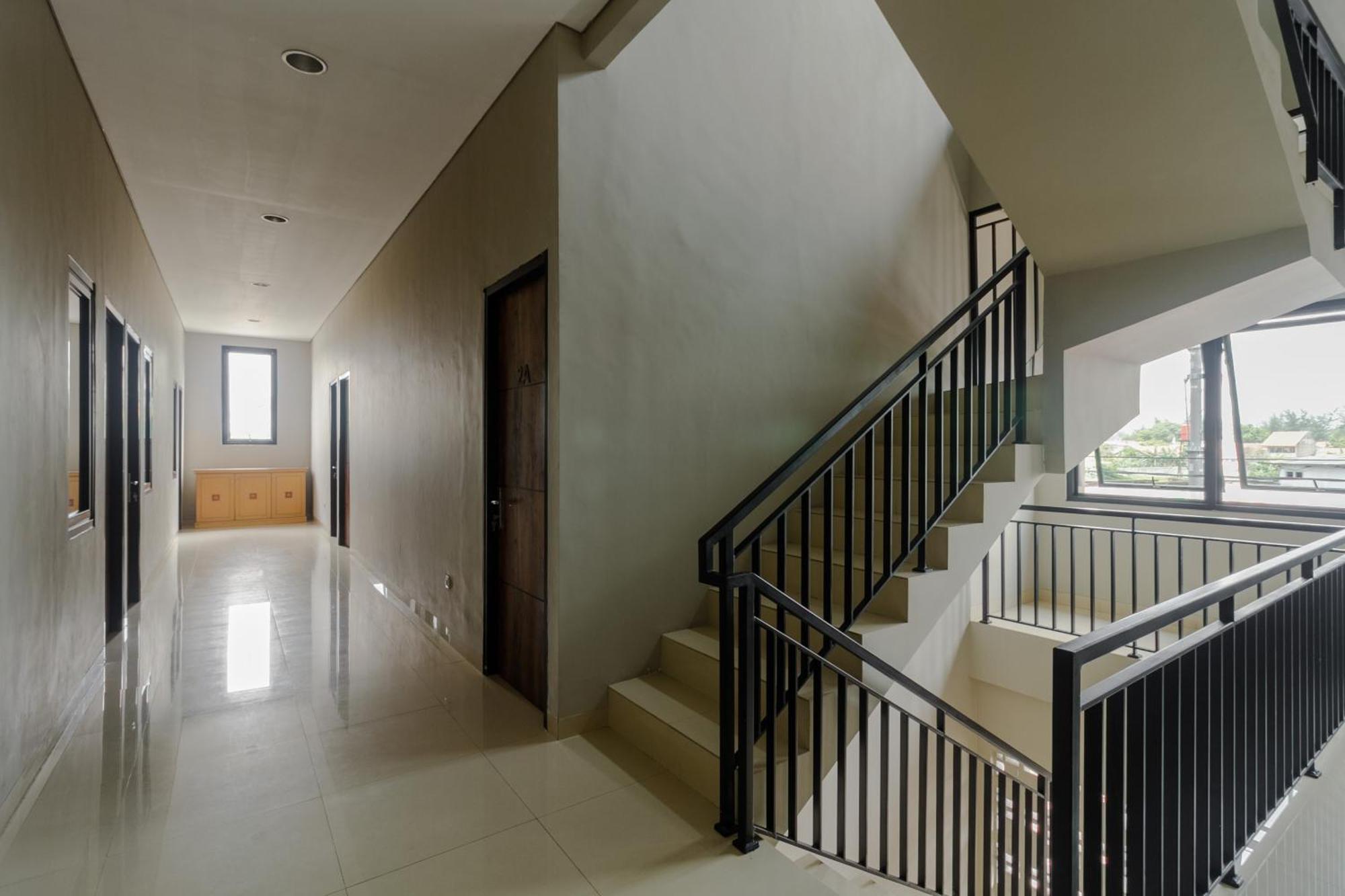 Reddoorz Near Puri Indah Mall Джакарта Екстериор снимка