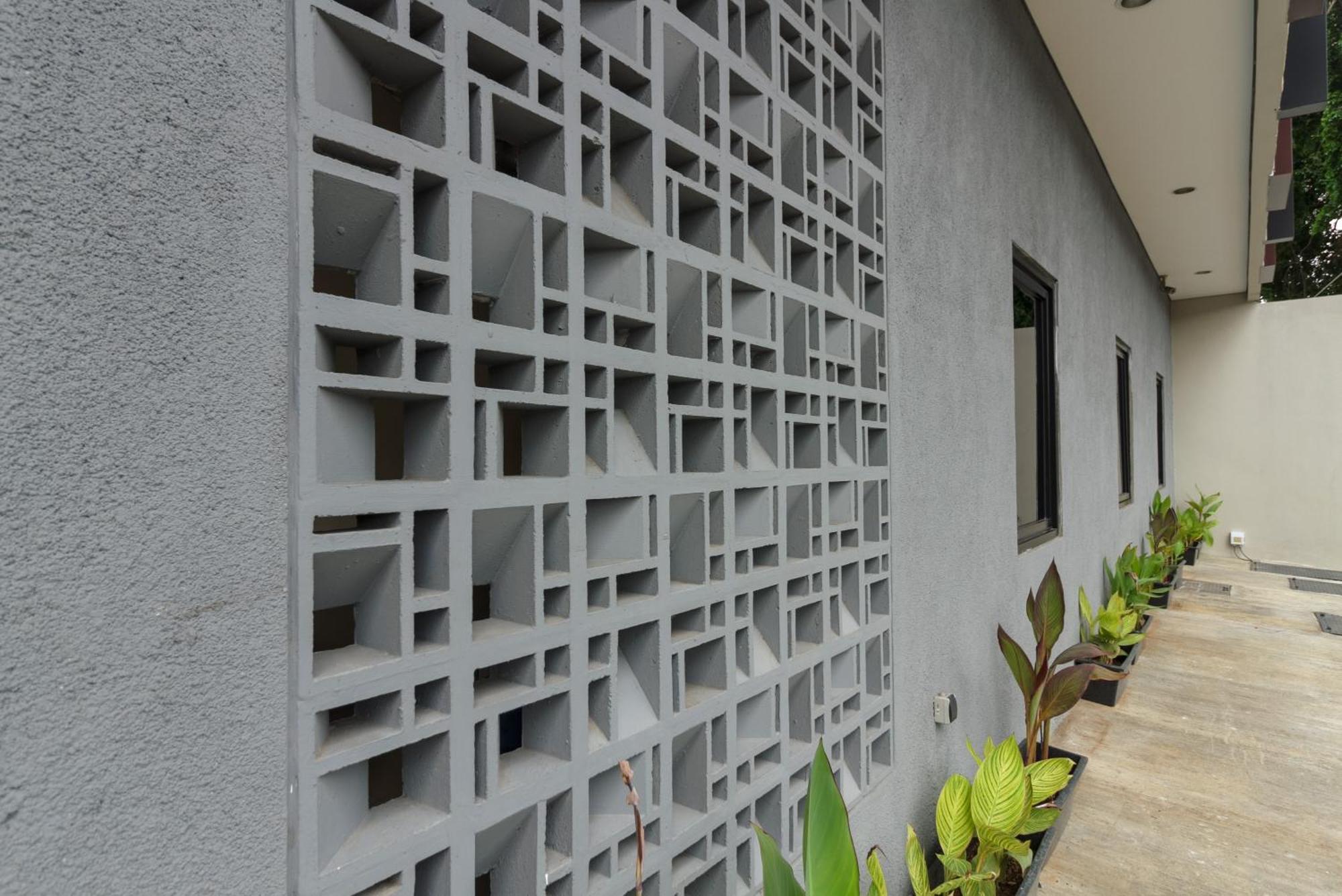 Reddoorz Near Puri Indah Mall Джакарта Екстериор снимка