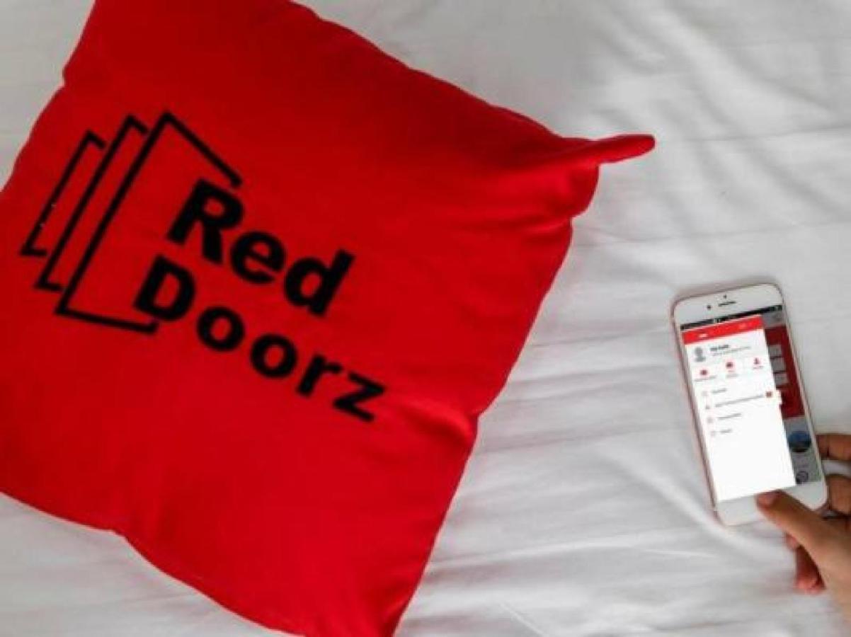 Reddoorz Near Puri Indah Mall Джакарта Екстериор снимка